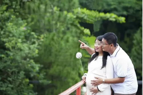 孕期“带球旅行”并非禁忌，黄金周结束后上班首日玛丽亚迎来一大波产检大军